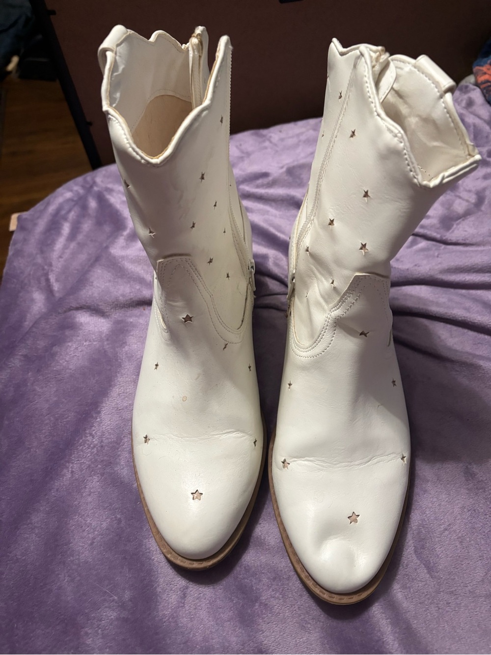 Women's White Star-Accent Ankle Booties